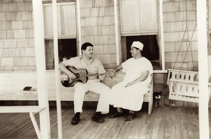 Frank Warner and Sue Thomas, Nags Head, N.C., ca. 1933. From the Frank and Anne Warner Collection, David M. Rubenstein Rare Book & Manuscript Library, Duke University
