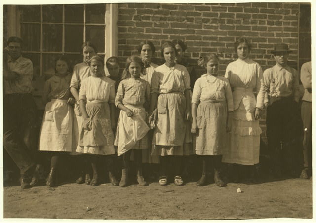 Workers at the Lumberton Cotton Mills, Lumberton, N.C. (Robeson County). Photo by Lewis Hine. Courtesy, Library of Congress, Prints and Photographs Division