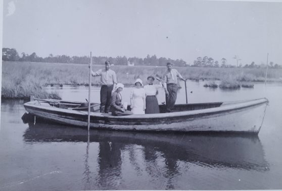 A very pretty Ken Mann-built shad boat. Courtesy, Earl Willis, Jr.