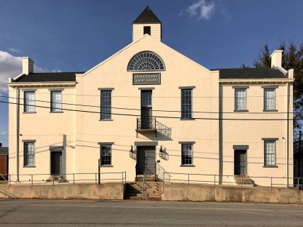 Gates County Courthouse, Gatesville, N.C. Photo by Indy beetle, Wikipedia 