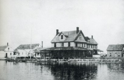 The Doxsee clam factory, Ocracoke, N.C., early 1900s. Courtesy, Phillip Howard's wonderful Village Craftsmen blog and the Doxsee family. 
