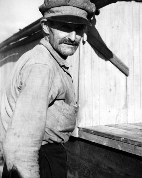 Unidentified man, probably a fisherman, Fulcher's Landing, 1938. Photo by Charles A. Farrell. Courtesy, State Archives of North Carolina