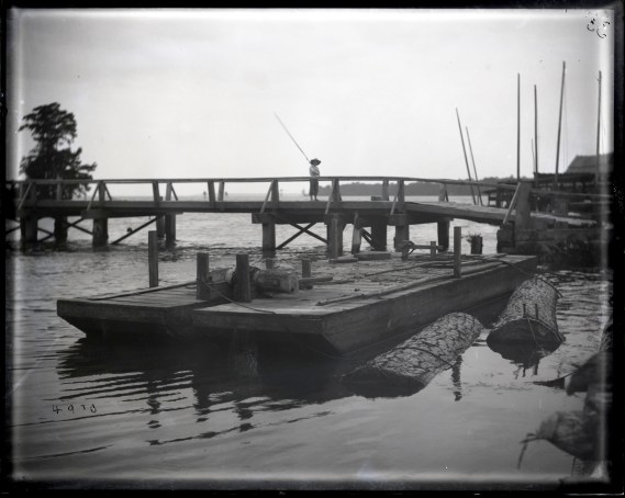 Net boat in shallows next to pier, possibly in Edenton, N.C., possibly adjacent to Avoca fishing beach in Bertie County. Smithsonian Institution Archives, Acc. 11-006, Box 015, Image No. MAH-4923