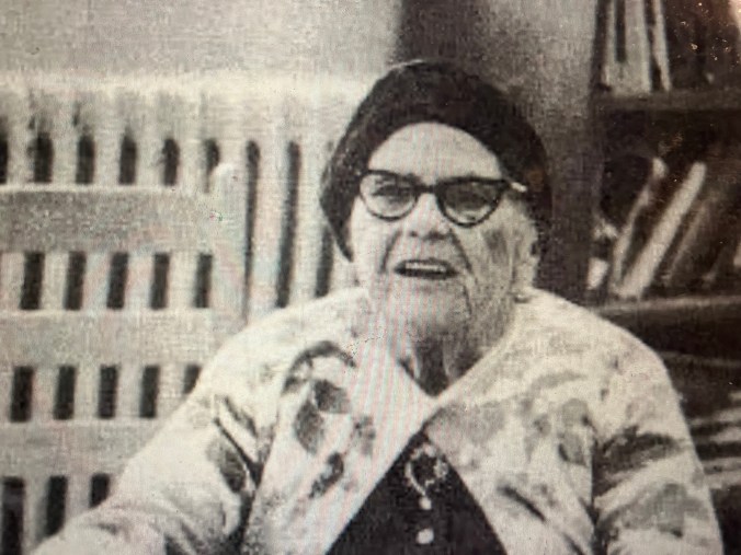 Ms. Nettie Freeman Patrick visiting with Ms. Mintz's Kin' Lin' class at Hallsboro High School, Spring 1977. Photo from Kin' Lin (Spring 1977) 