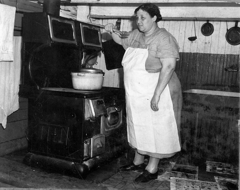 Rosa Teal, the cook on the James Adams Floating Theater, Washington, N.C., 1939.